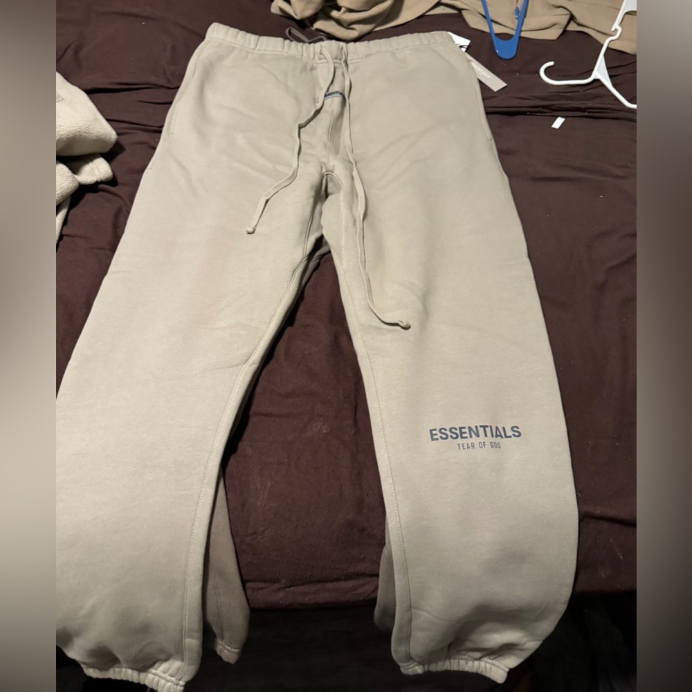 Fear of God Essentials Olive Sweatpants. Men sz XL Brand new